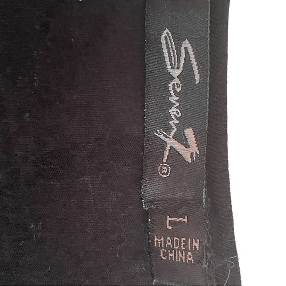 Seven 7 woman’s black lace sleeve, scoop neck top, size large - Picture 5 of 5